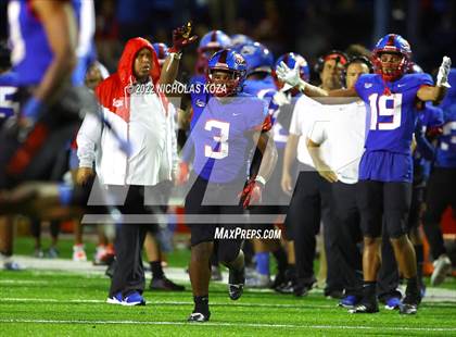 Thumbnail 1 in Warren vs. Serra photogallery.
