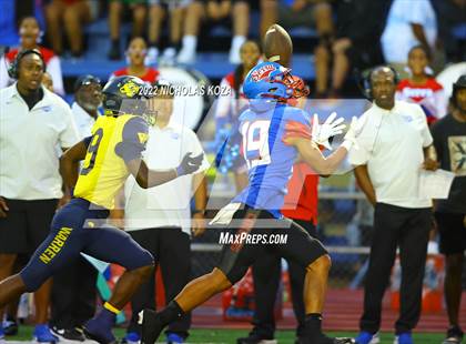 Thumbnail 2 in Warren vs. Serra photogallery.