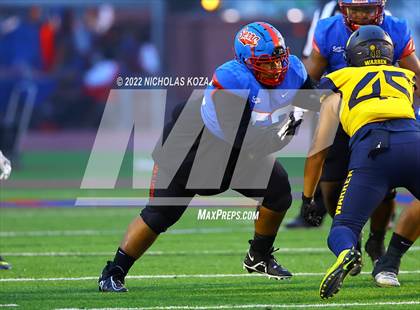 Thumbnail 1 in Warren vs. Serra photogallery.