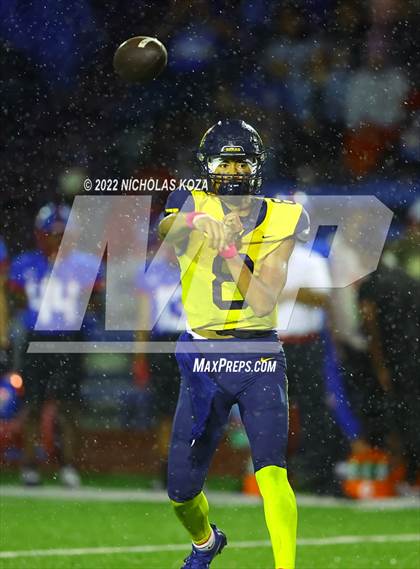 Thumbnail 2 in Warren vs. Serra photogallery.