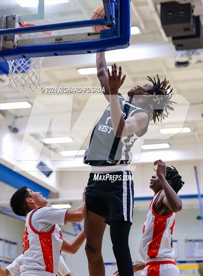 Thumbnail 2 in Merced vs. Hanford West photogallery.