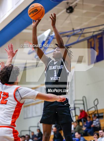 Thumbnail 2 in Merced vs. Hanford West photogallery.
