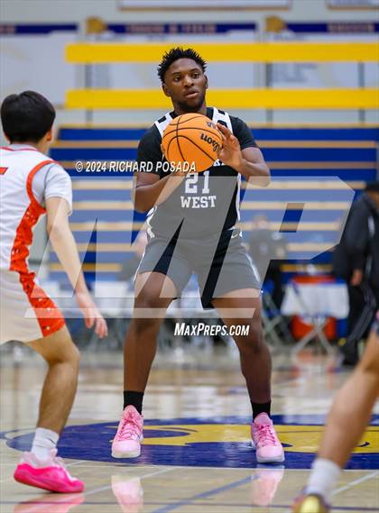 Thumbnail 1 in Merced vs. Hanford West photogallery.