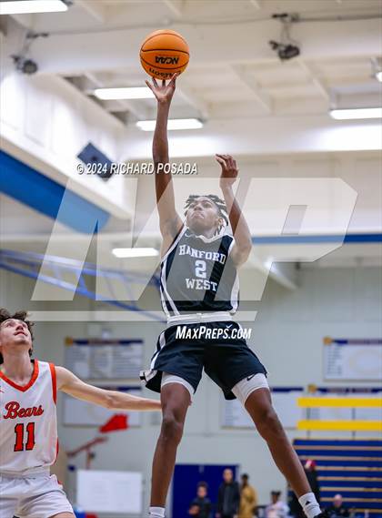 Thumbnail 1 in Merced vs. Hanford West photogallery.