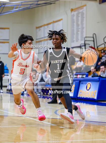 Thumbnail 3 in Merced vs. Hanford West photogallery.