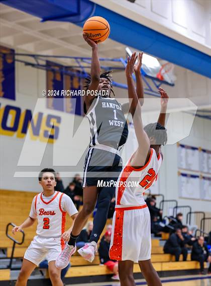 Thumbnail 3 in Merced vs. Hanford West photogallery.