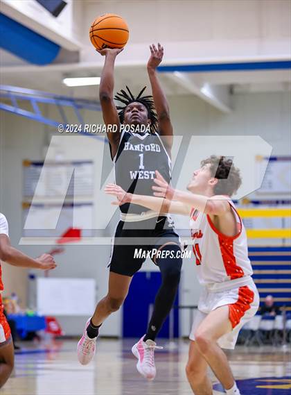 Thumbnail 2 in Merced vs. Hanford West photogallery.