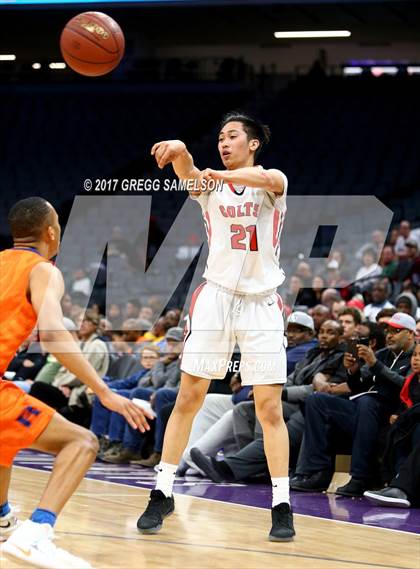 Thumbnail 1 in James Logan vs Roosevelt (CIF State D1 Final) photogallery.