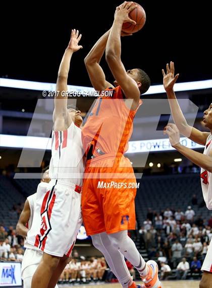 Thumbnail 2 in James Logan vs Roosevelt (CIF State D1 Final) photogallery.