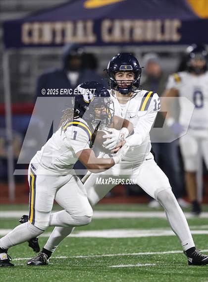 Thumbnail 1 in Central Catholic vs La Salle College (PIAA 6A Final) photogallery.