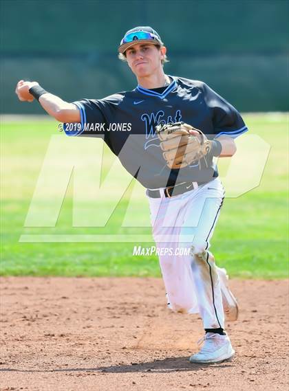 Thumbnail 3 in Farmington vs. Pueblo West (Coach Bob Invitational) photogallery.