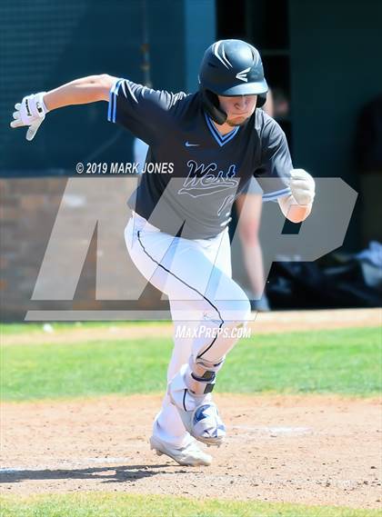Thumbnail 3 in Farmington vs. Pueblo West (Coach Bob Invitational) photogallery.