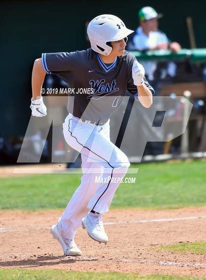 Thumbnail 1 in Farmington vs. Pueblo West (Coach Bob Invitational) photogallery.