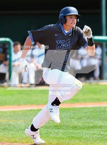 Thumbnail 1 in Farmington vs. Pueblo West (Coach Bob Invitational) photogallery.