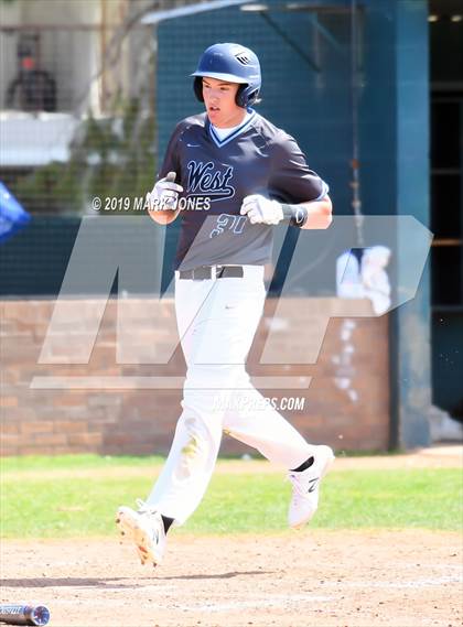 Thumbnail 2 in Farmington vs. Pueblo West (Coach Bob Invitational) photogallery.