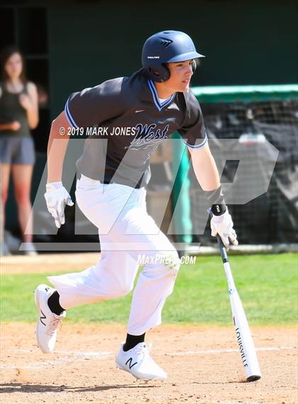 Thumbnail 2 in Farmington vs. Pueblo West (Coach Bob Invitational) photogallery.
