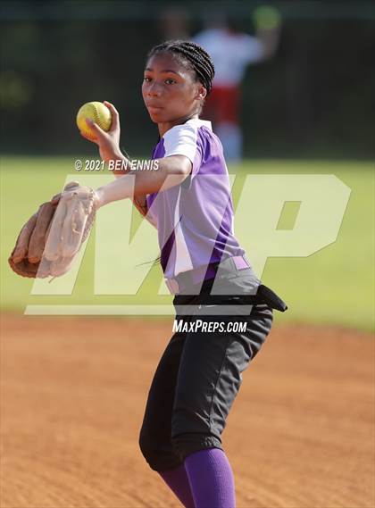 Thumbnail 2 in Dutchtown vs Miller Grove photogallery.