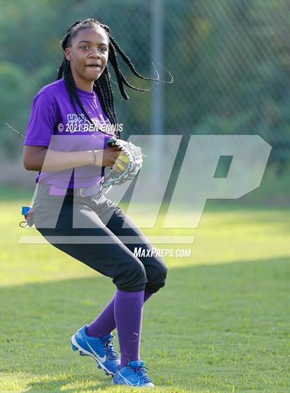 Thumbnail 2 in Dutchtown vs Miller Grove photogallery.