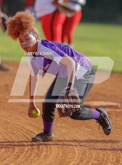 Thumbnail 2 in Dutchtown vs Miller Grove photogallery.