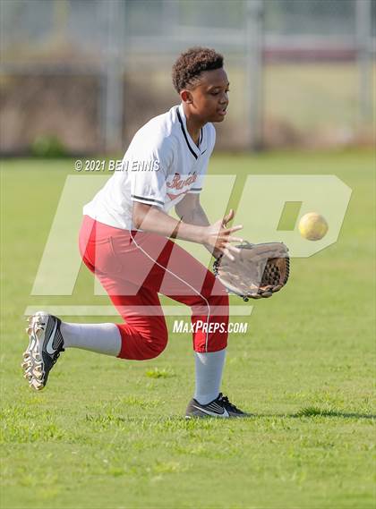 Thumbnail 1 in Dutchtown vs Miller Grove photogallery.