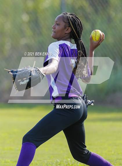 Thumbnail 1 in Dutchtown vs Miller Grove photogallery.