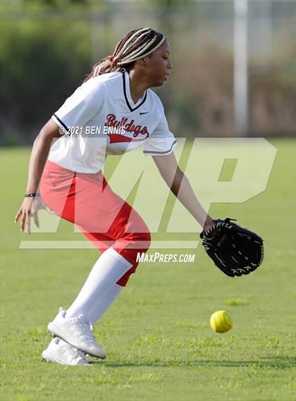 Thumbnail 1 in Dutchtown vs Miller Grove photogallery.
