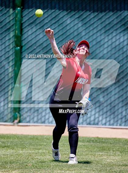 Thumbnail 2 in Sheldon vs. Lincoln (CIF SJS D1 Final) photogallery.