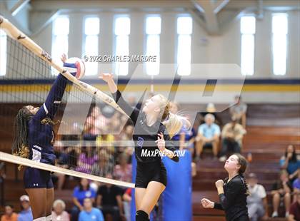 Thumbnail 1 in Midway @ Cape Fear photogallery.