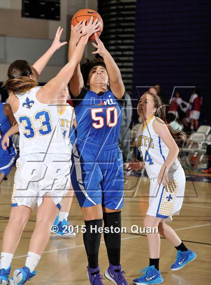 Thumbnail 2 in San Dimas vs. University (MaxPreps Holiday Classic) photogallery.
