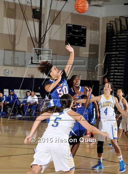 Thumbnail 2 in San Dimas vs. University (MaxPreps Holiday Classic) photogallery.
