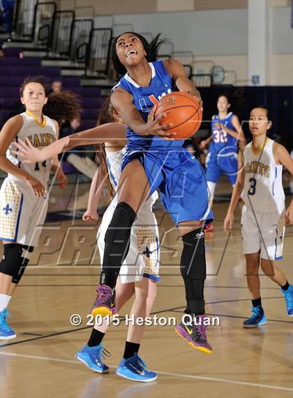 Thumbnail 3 in San Dimas vs. University (MaxPreps Holiday Classic) photogallery.