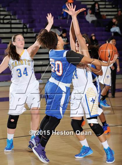 Thumbnail 3 in San Dimas vs. University (MaxPreps Holiday Classic) photogallery.