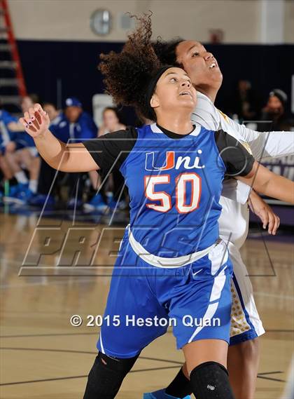 Thumbnail 2 in San Dimas vs. University (MaxPreps Holiday Classic) photogallery.