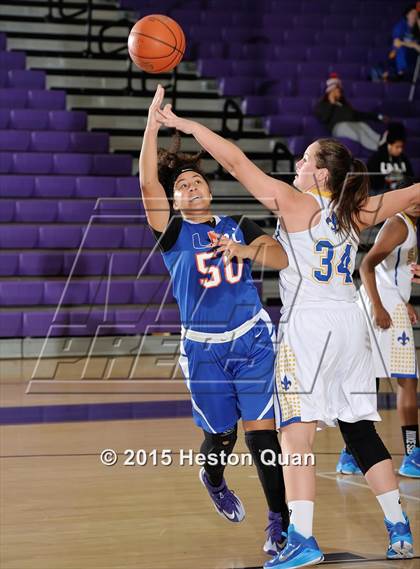 Thumbnail 2 in San Dimas vs. University (MaxPreps Holiday Classic) photogallery.