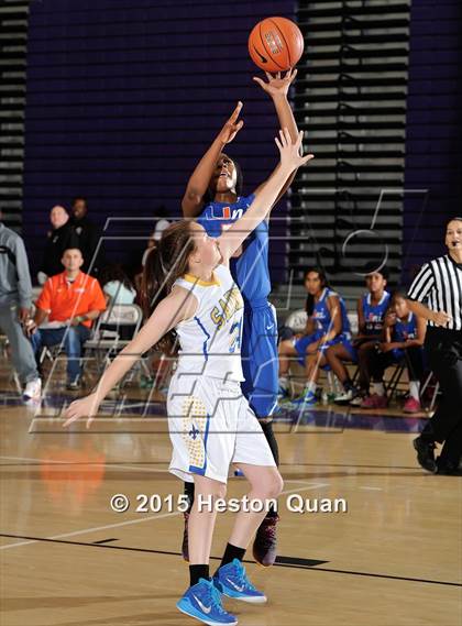 Thumbnail 1 in San Dimas vs. University (MaxPreps Holiday Classic) photogallery.