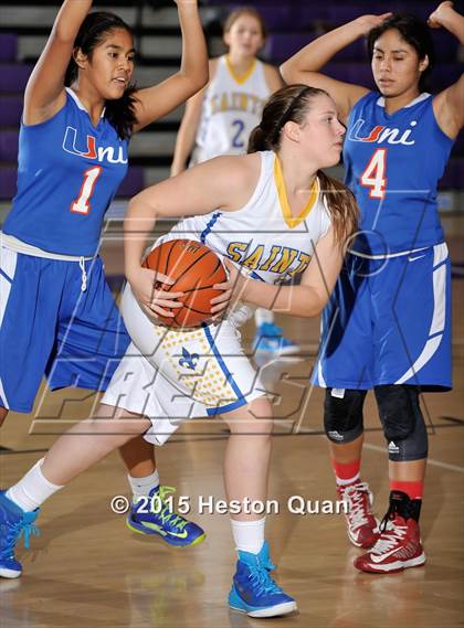 Thumbnail 3 in San Dimas vs. University (MaxPreps Holiday Classic) photogallery.