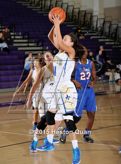 Thumbnail 1 in San Dimas vs. University (MaxPreps Holiday Classic) photogallery.