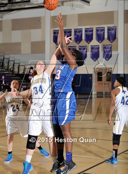 Thumbnail 2 in San Dimas vs. University (MaxPreps Holiday Classic) photogallery.