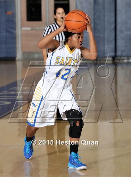 Thumbnail 3 in San Dimas vs. University (MaxPreps Holiday Classic) photogallery.