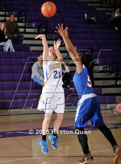 Thumbnail 3 in San Dimas vs. University (MaxPreps Holiday Classic) photogallery.