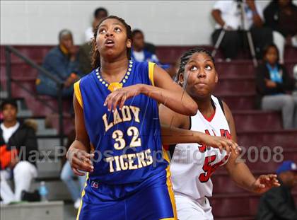 Thumbnail 2 in Smith vs. Salem  (Lady Greyhound Classic) photogallery.