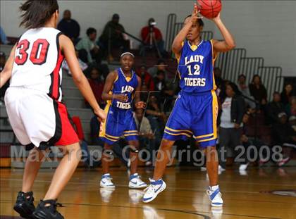 Thumbnail 1 in Smith vs. Salem  (Lady Greyhound Classic) photogallery.