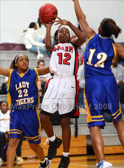 Thumbnail 1 in Smith vs. Salem  (Lady Greyhound Classic) photogallery.