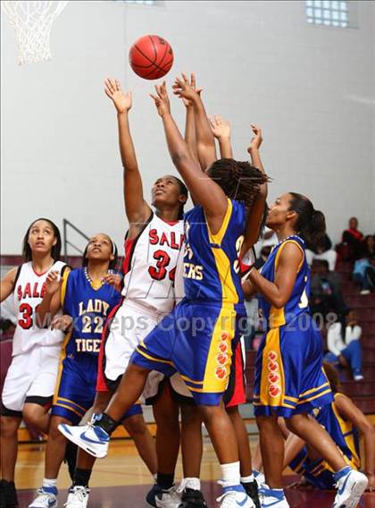 Thumbnail 3 in Smith vs. Salem  (Lady Greyhound Classic) photogallery.