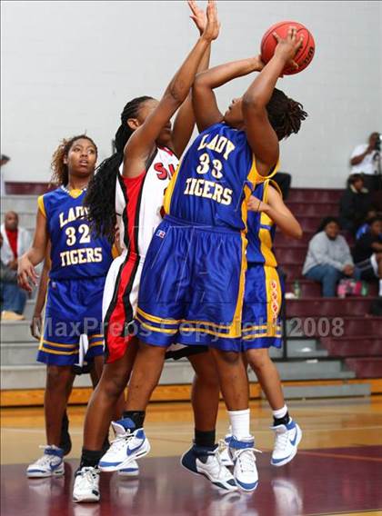 Thumbnail 2 in Smith vs. Salem  (Lady Greyhound Classic) photogallery.