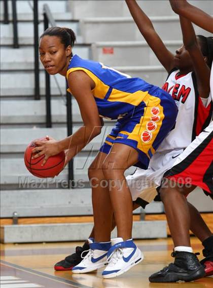 Thumbnail 3 in Smith vs. Salem  (Lady Greyhound Classic) photogallery.