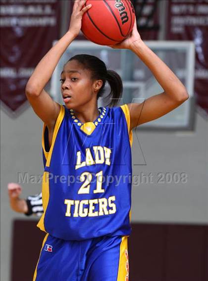 Thumbnail 2 in Smith vs. Salem  (Lady Greyhound Classic) photogallery.