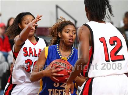 Thumbnail 3 in Smith vs. Salem  (Lady Greyhound Classic) photogallery.