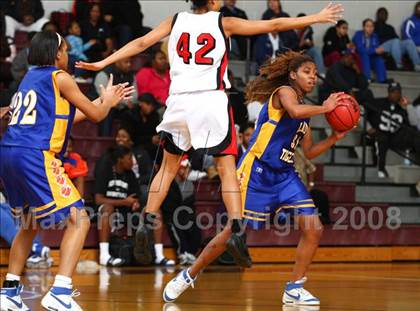 Thumbnail 1 in Smith vs. Salem  (Lady Greyhound Classic) photogallery.
