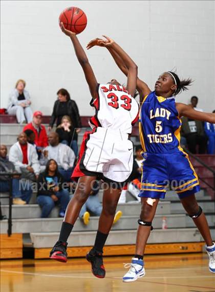 Thumbnail 1 in Smith vs. Salem  (Lady Greyhound Classic) photogallery.